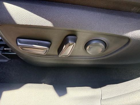 Used 2020 Toyota RAV4 XLE w/ Convenience Package FWD image 11