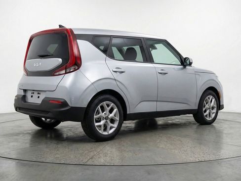 Used 2025 Kia Soul LX w/ LX Technology Package FWD image 9