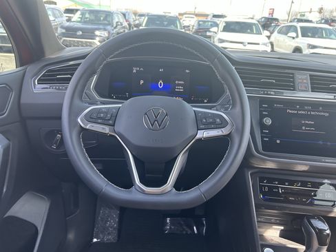 Certified 2023 Volkswagen Tiguan SE image 10