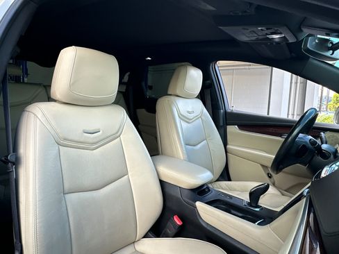 Used 2017 Cadillac XT5 Premium Luxury w/ Driver Assist Package FWD image 27