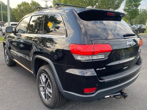 Used 2018 Jeep Grand Cherokee Laredo AWD/4WD image 3