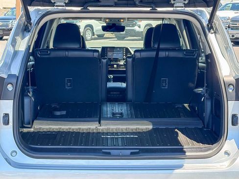 Used 2021 Toyota Highlander XLE AWD/4WD image 26