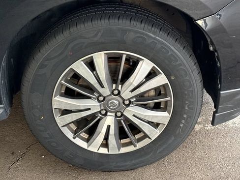 Used 2020 Nissan Pathfinder SV AWD/4WD image 2