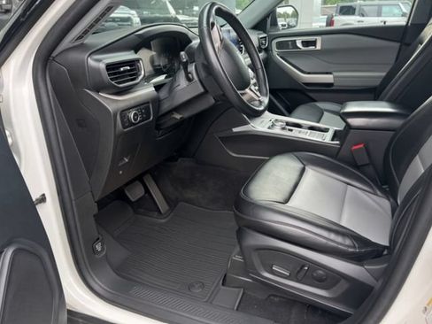 Used 2023 Ford Explorer XLT w/ Equipment Group 202A RWD image 6