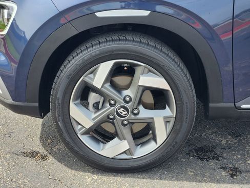 Used 2025 Hyundai Venue Limited image 9
