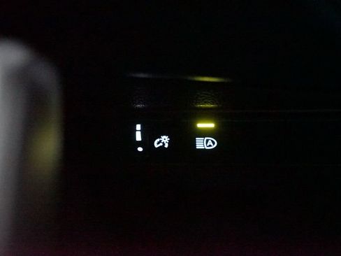 Certified 2024 Toyota Corolla Cross LE image 23