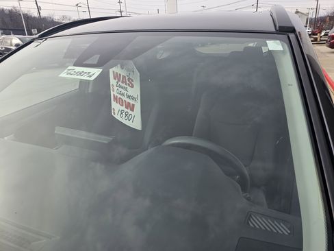 Used 2019 Toyota RAV4 LE image 28