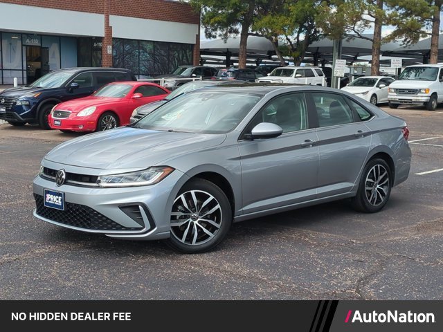 Used 2025 Volkswagen Jetta SE FWD image 1