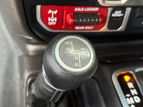 Used 2024 Jeep Wrangler Unlimited AWD/4WD image 23