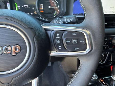 Used 2025 Jeep Wrangler Unlimited Sahara w/ Safety Group AWD/4WD image 28