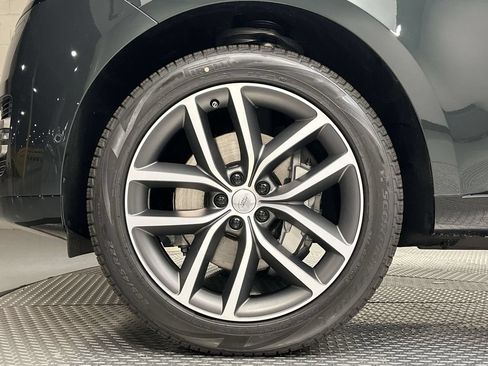 Used 2024 Land Rover Range Rover Long Wheelbase SE AWD/4WD image 10