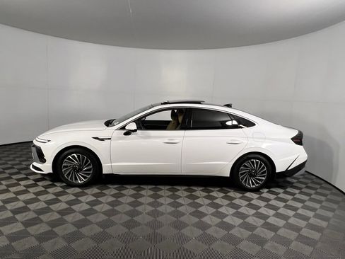 Used 2025 Hyundai Sonata Limited w/ Winter Weather Package image 10