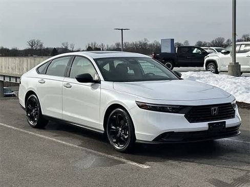 Used 2025 Honda Accord SE image 30