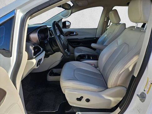 Used 2021 Chrysler Voyager Lxi FWD image 19