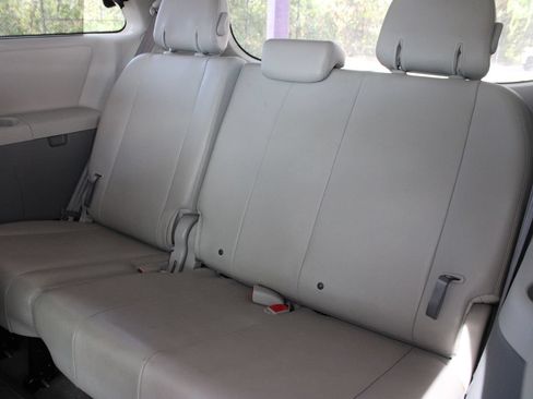 Used 2012 Toyota Sienna XLE AWD/4WD image 23