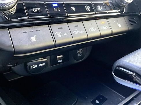 Used 2024 Hyundai Elantra Limited image 24