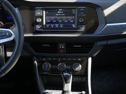 Used 2023 Volkswagen Jetta SE image 25