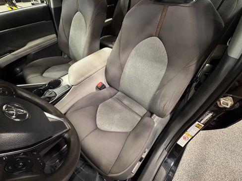 Used 2019 Toyota Camry LE image 15