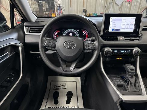 Certified 2025 Toyota RAV4 XLE AWD/4WD image 16