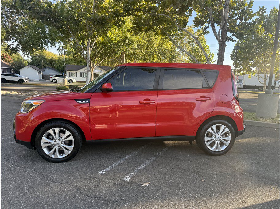Used 2016 Kia Soul + FWD image 2