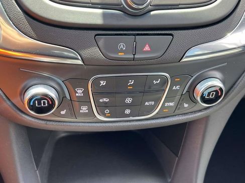 Used 2023 Chevrolet Equinox LT AWD/4WD image 32