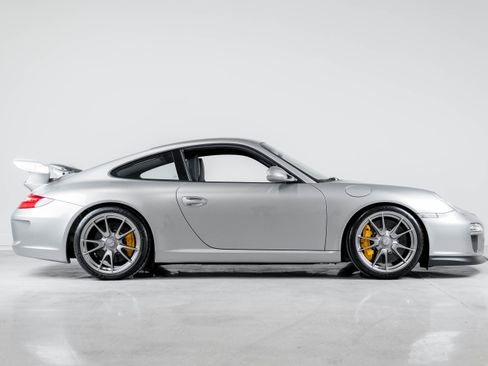 Used 2010 Porsche 911 GT3 RWD image 3