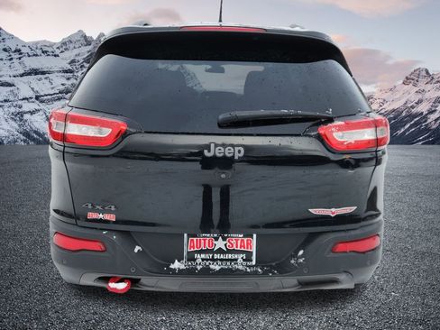 Used 2018 Jeep Cherokee Trailhawk w/ Cold Weather Group image 4