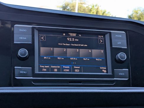 Used 2024 Volkswagen Jetta SE w/ Panoramic Sunroof Package FWD image 19