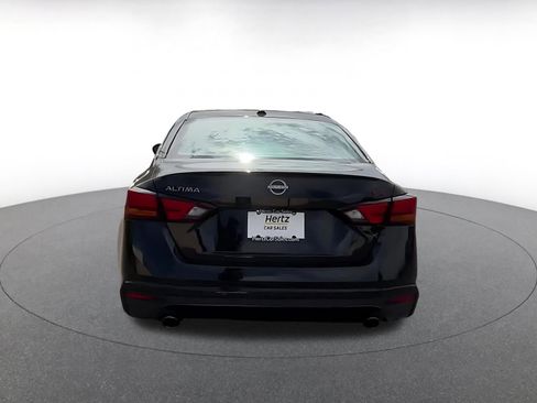 Used 2025 Nissan Altima 2.5 SR FWD image 12
