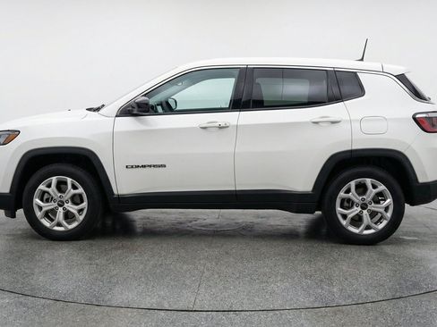 Used 2025 Jeep Compass Latitude AWD/4WD image 5