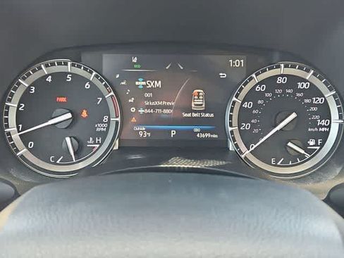 Used 2022 Toyota Highlander XLE FWD image 29