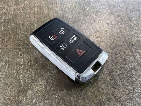 Used 2024 Land Rover Range Rover Evoque Dynamic SE image 11