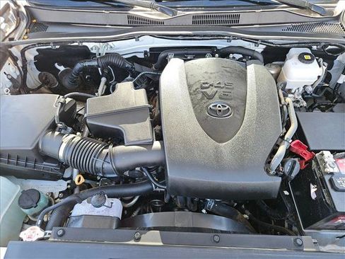 Certified 2023 Toyota Tacoma TRD Off-Road AWD/4WD image 27