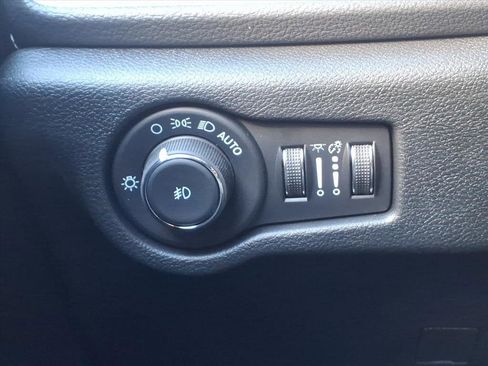 New 2026 Chrysler Pacifica Select image 14