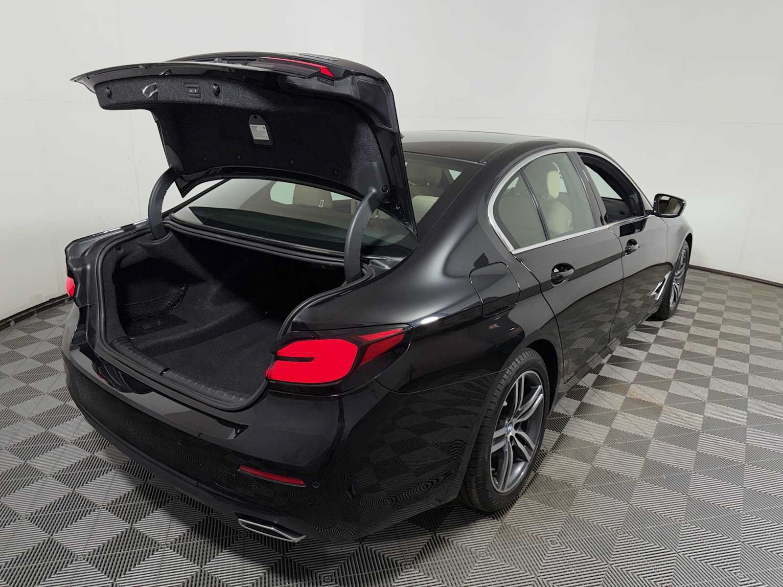 Used 2023 BMW 530i xDrive w/ Convenience Package AWD/4WD image 23