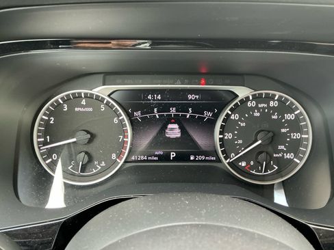 Used 2023 Nissan Pathfinder SL AWD/4WD image 29