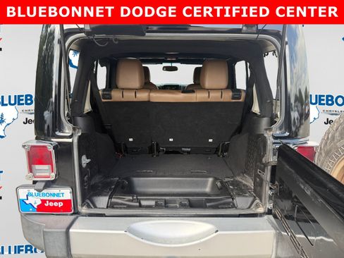 Used 2015 Jeep Wrangler Unlimited Sahara w/ Connectivity Group AWD/4WD image 22
