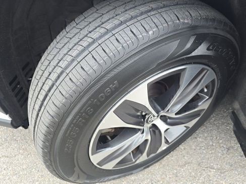 Certified 2024 Toyota Highlander XLE image 50