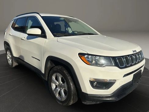 Used 2019 Jeep Compass Latitude w/ Cold Weather Group image 3