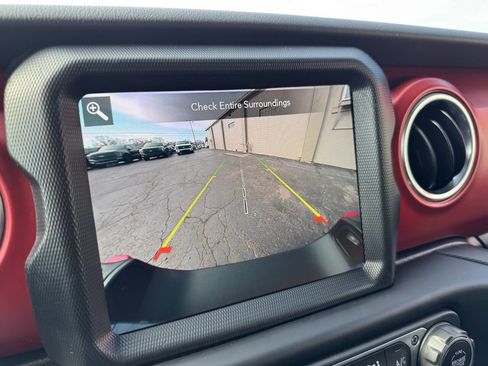 Used 2023 Jeep Gladiator Rubicon w/ LED Lighting Group AWD/4WD image 12