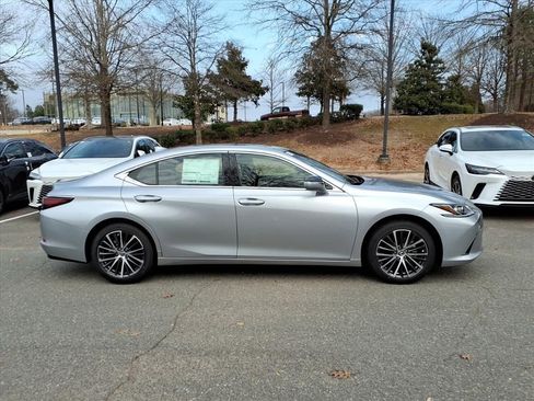 New 2025 Lexus ES 350 w/ Premium Package image 2