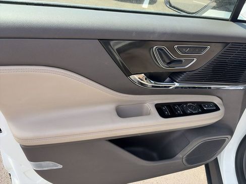 Used 2022 Lincoln Corsair AWD w/ Premium Package image 13