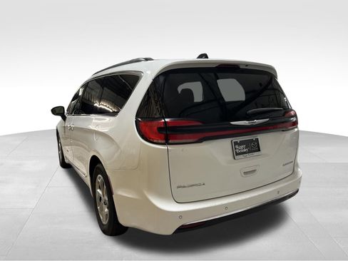 Used 2023 Chrysler Pacifica Limited FWD image 7