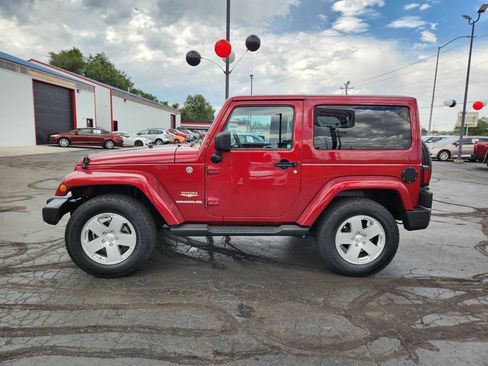 Used 2012 Jeep Wrangler Sahara w/ Dual Top Group AWD/4WD image 8