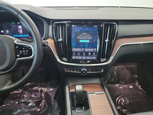 Used 2025 Volvo V60 B5 Cross Country Plus AWD/4WD image 20