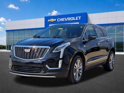 Used 2025 Cadillac XT5 Premium Luxury FWD image 2
