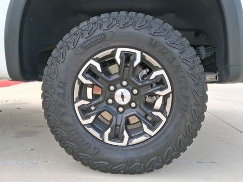 Used 2025 Chevrolet Silverado 1500 ZR2 w/ Technology Package AWD/4WD image 29