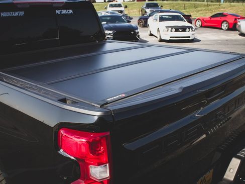 Used 2021 Chevrolet Silverado 1500 LT Trail Boss w/ Convenience Package II AWD/4WD image 10