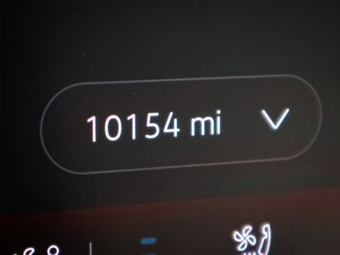 Used 2025 Volkswagen ID. Buzz 1st Edition RWD image 22