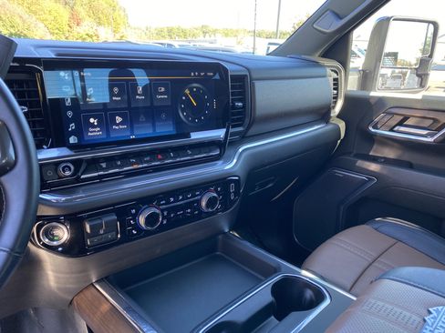 Used 2024 Chevrolet Silverado 2500 High Country w/ High Country Premium Package image 25